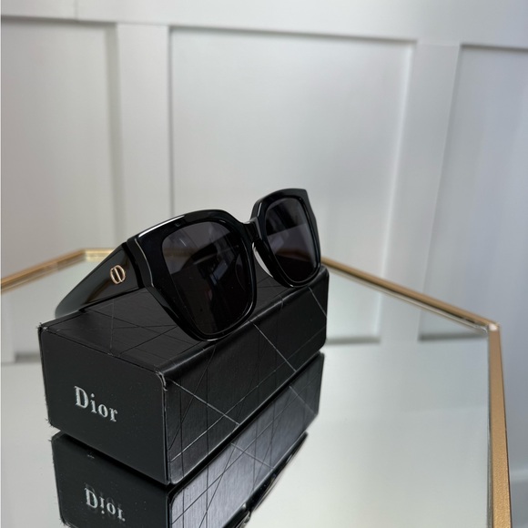 Dior Accessories - Dior Elegant Black Sunglasses